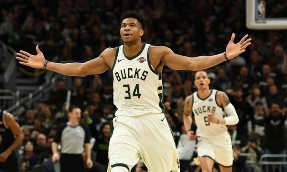 Οι ευχές των Μπακς στα ελληνικά για το Πάσχα